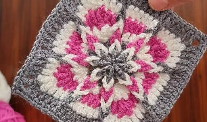 Three-Dimensional Daisy Crochet Motif Tutorial