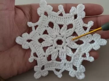 Easy Crochet Snowflake Flower Pattern