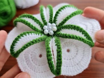 Super Easy Crochet Flower Motifs