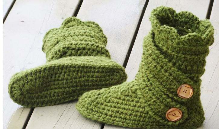 Woman's Classic Snow Boots Free Pattern